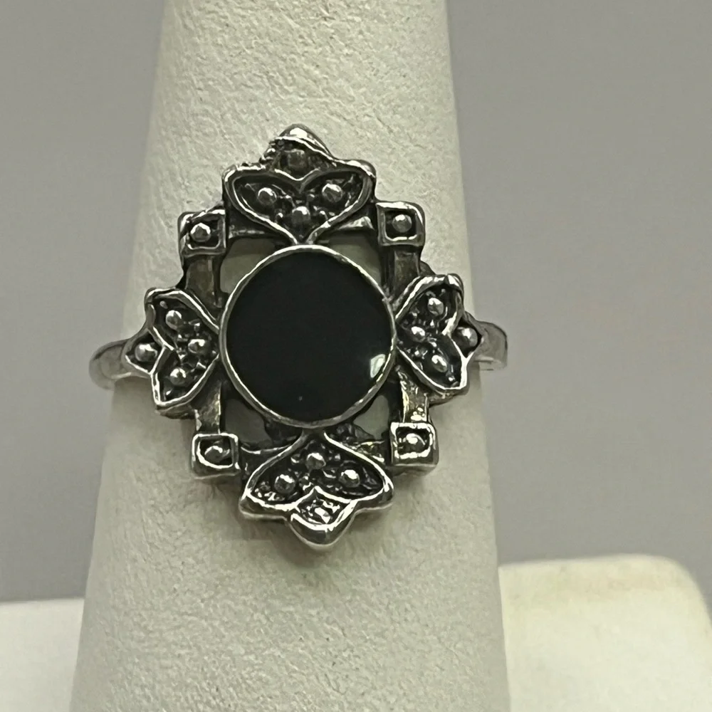 Elegant Silver Black Ring
